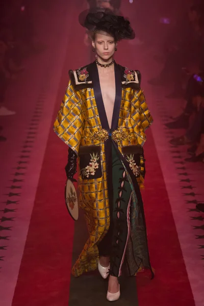 Look 33